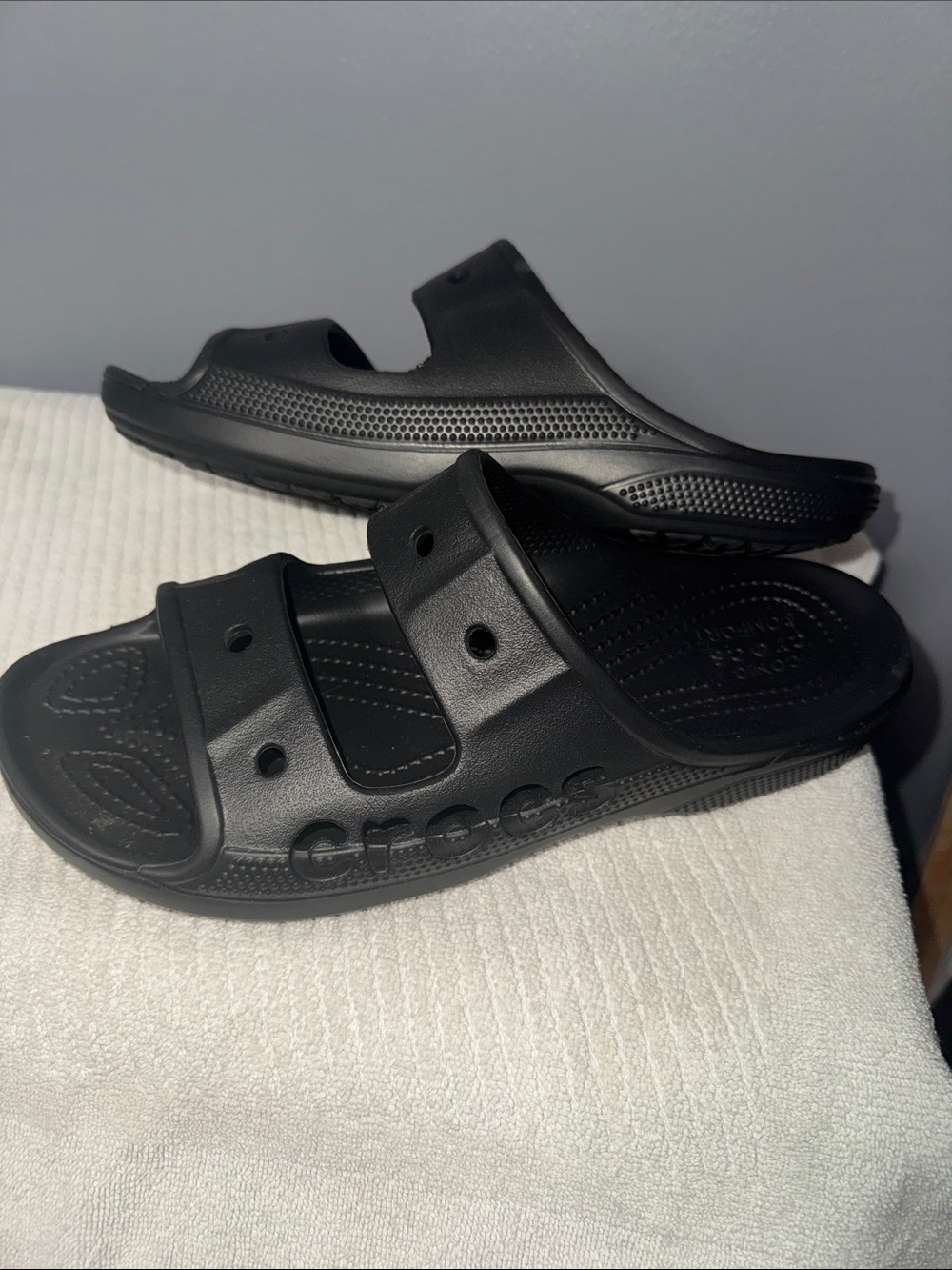 CROCS Baya Slide Sandals, black unisex W-10 M-8 (like new)